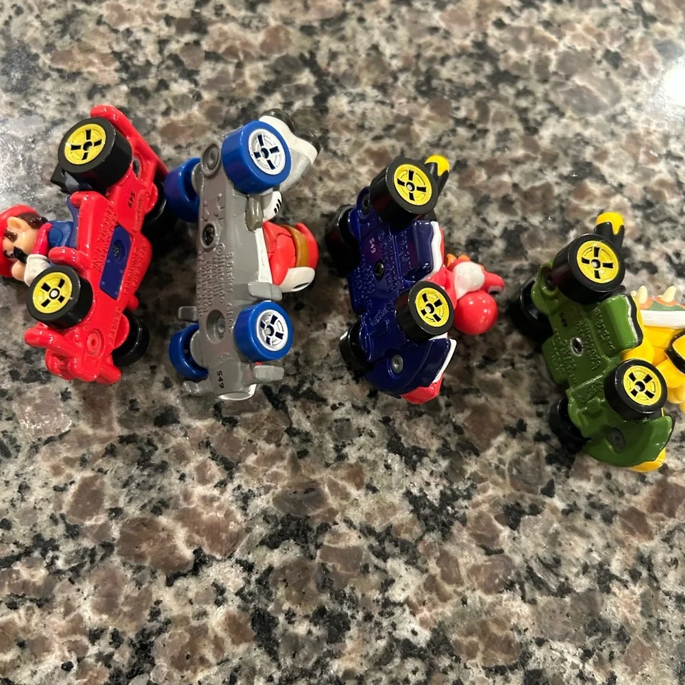 Hot Wheels Mario Kart Die-Cast Cars Lot of 4 – Mario, Yoshi, Shy Guy, Bowser - Picture 4 of 4
